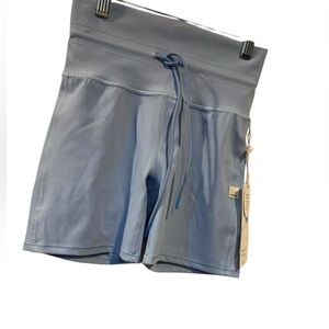 9. NWT Vuori daily shorts SURF Size XS